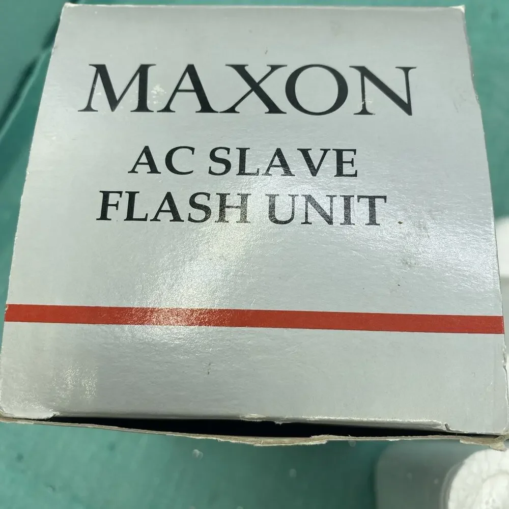 Maxon S-24 AC Slave Flash Light Bulb See Pictures For All Information